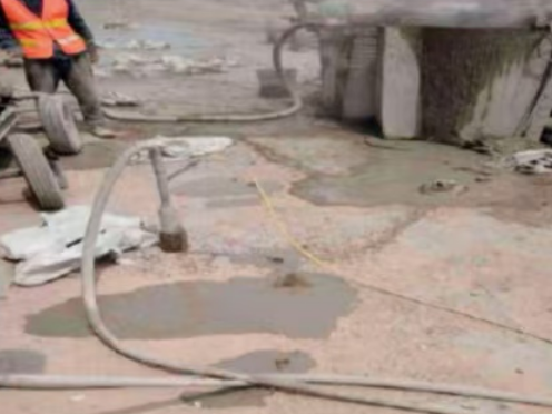 准格尔水泥混凝土路面板底注浆技术 路面脱空注浆整治方案